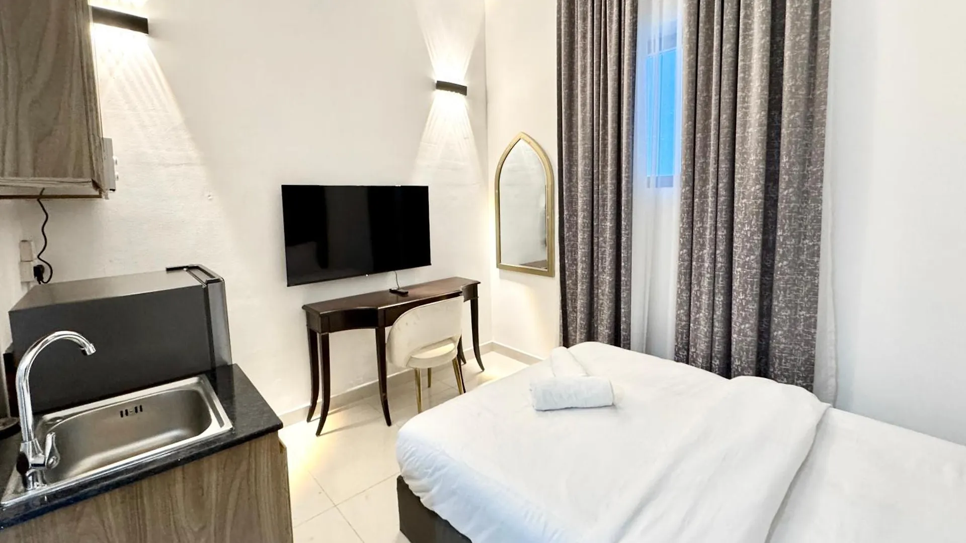 Al Manara Classic Cozy Studio Dubai 0*,  United Arab Emirates